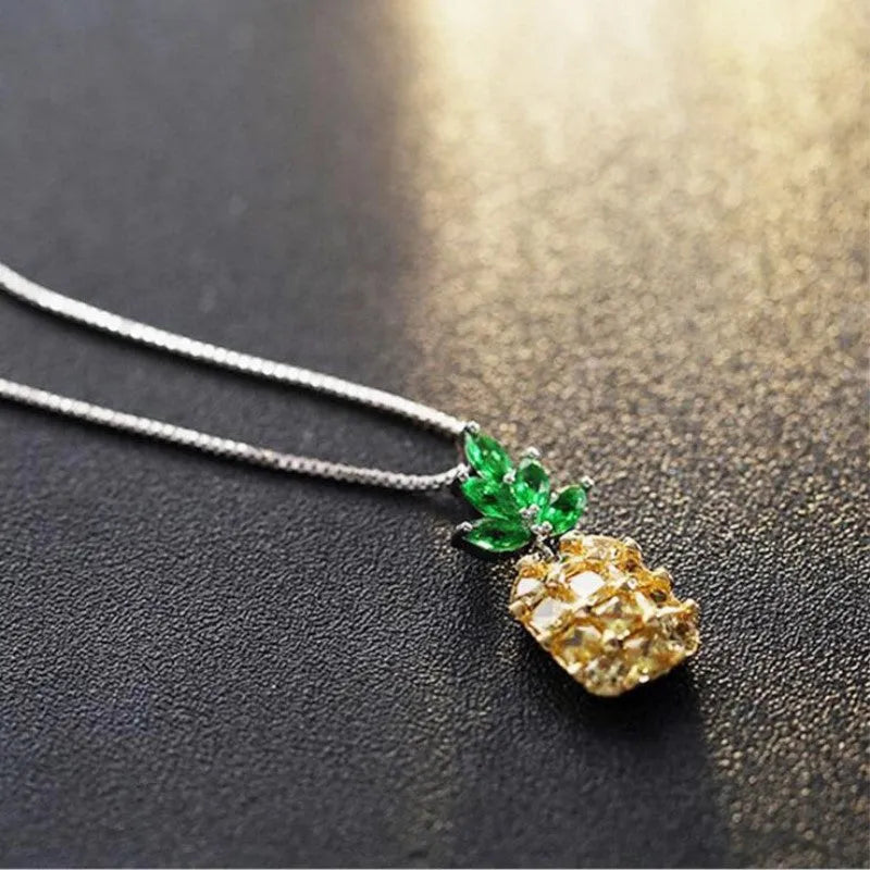 Silver geometric pineapple diamond necklace with Korean fashion design