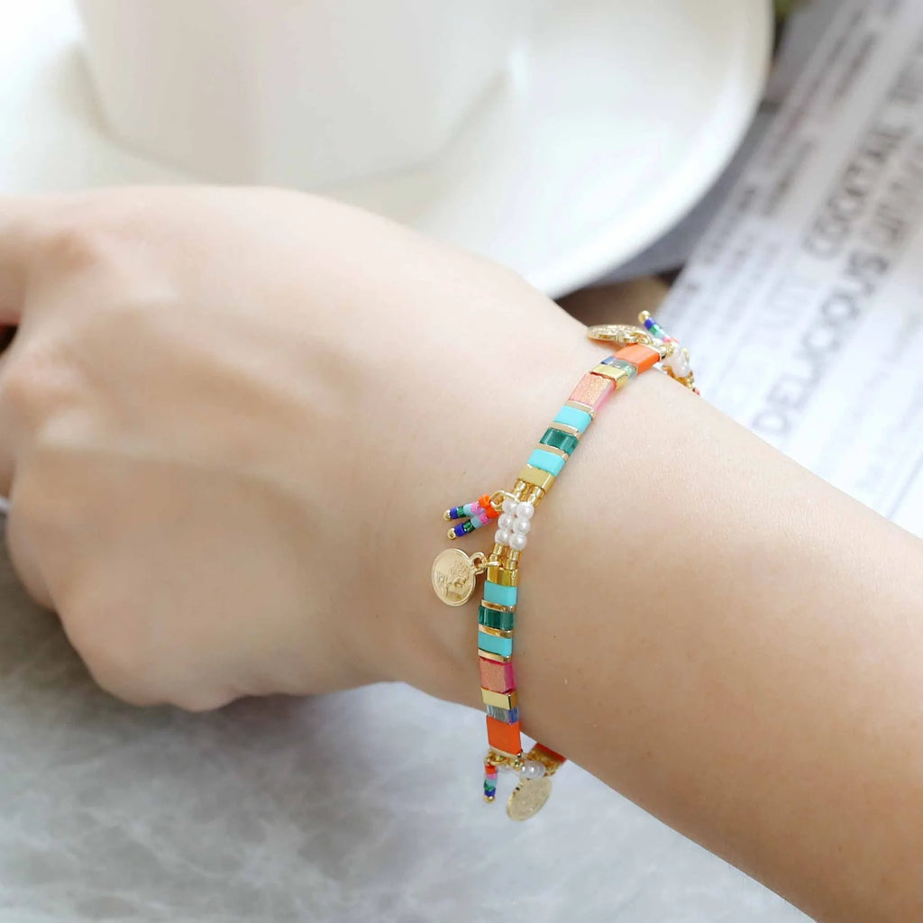 Women's imitation pearl beaded bracelet in European glass colour style with six colour options