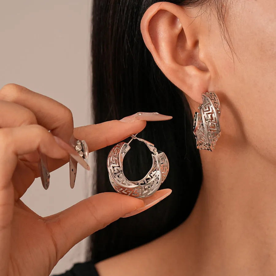 Women's geometric hollow stud earrings with twisted round design in silver or gold finish