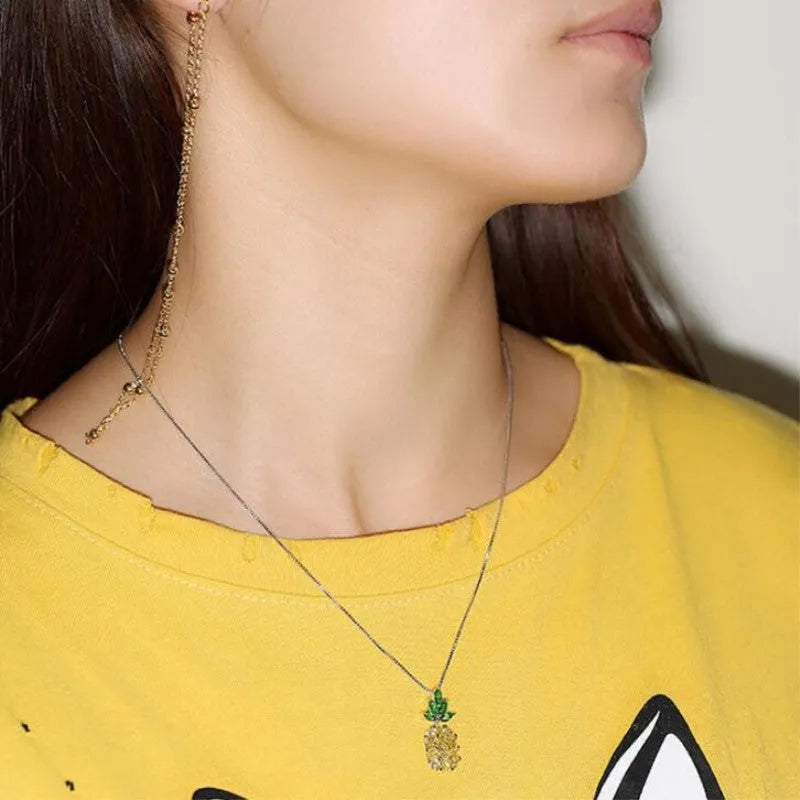 Silver geometric pineapple diamond necklace with Korean fashion design