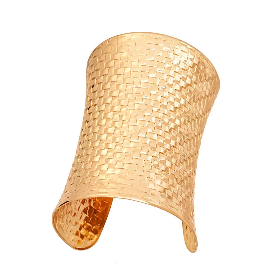 Women's vintage exaggerated round metal bracelet in gold, 6.5 x 9.7 cm, electroplated finish