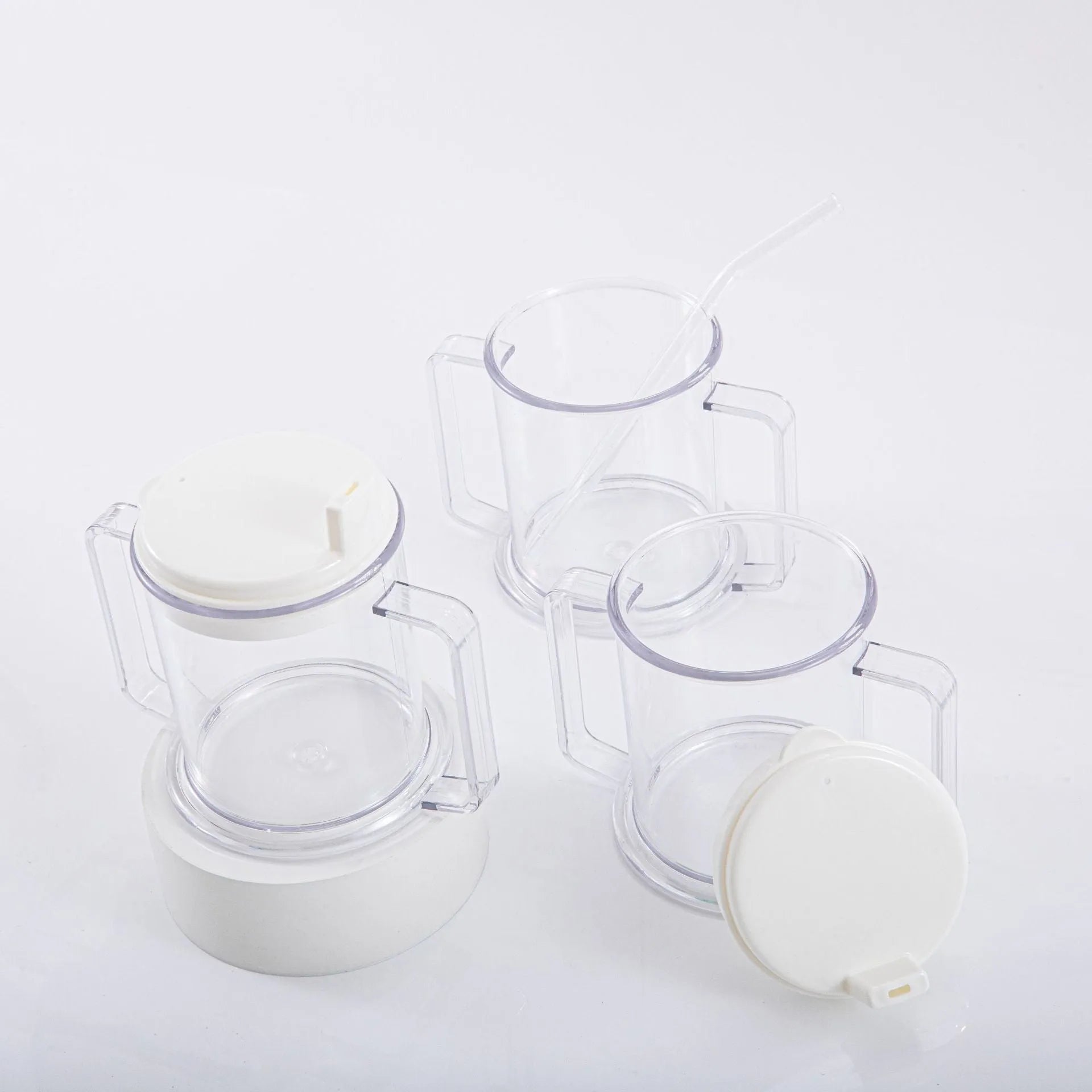 Transparent plastic drinking cup with spill-proof lid, 350ml capacity