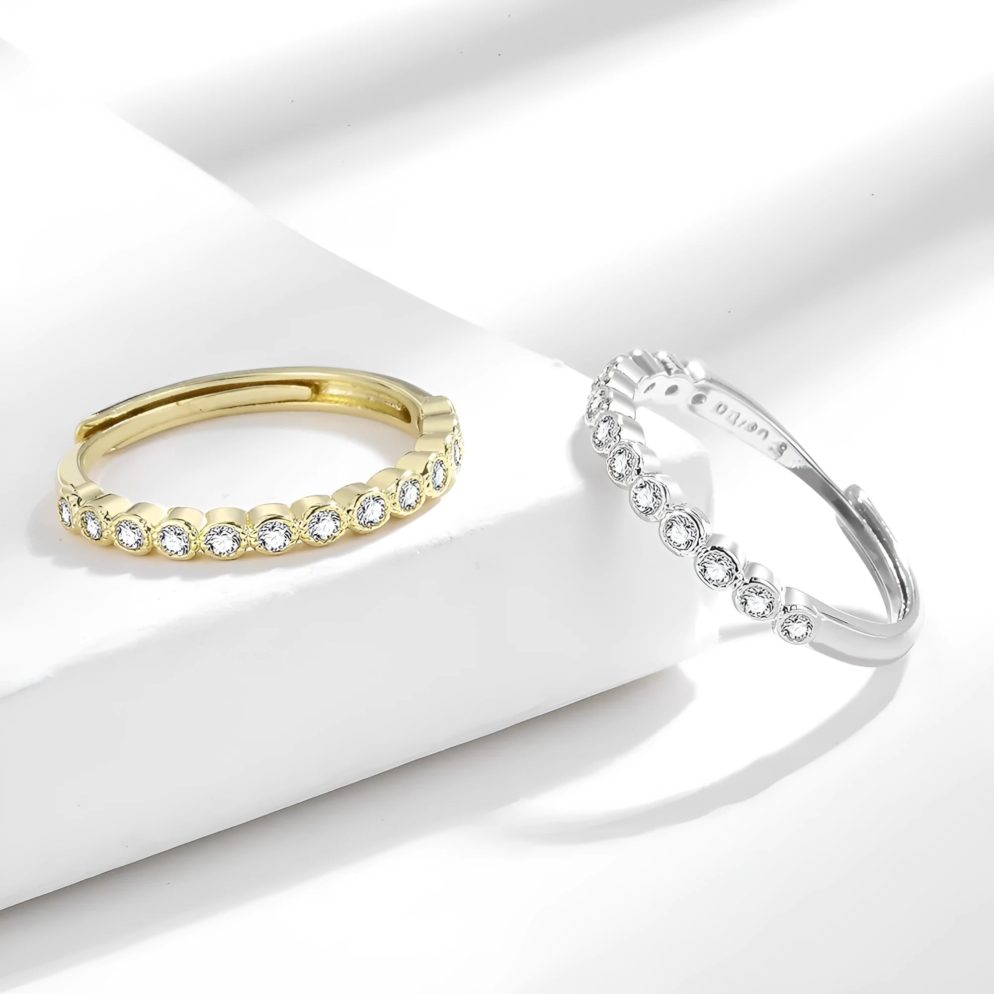 Geometric open mouth tail ring with electroplated finish in white gold colour option