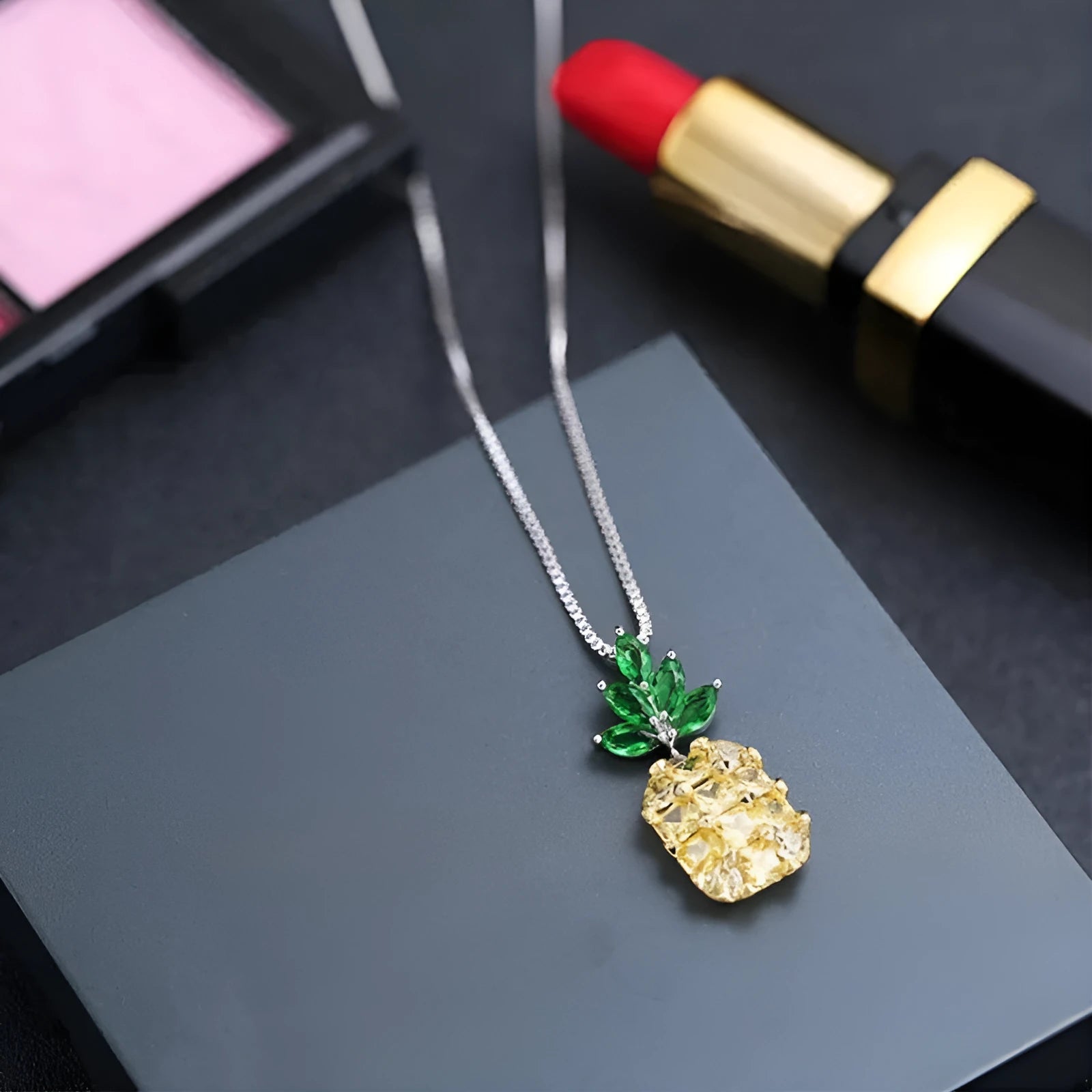 Silver geometric pineapple diamond necklace with Korean fashion design