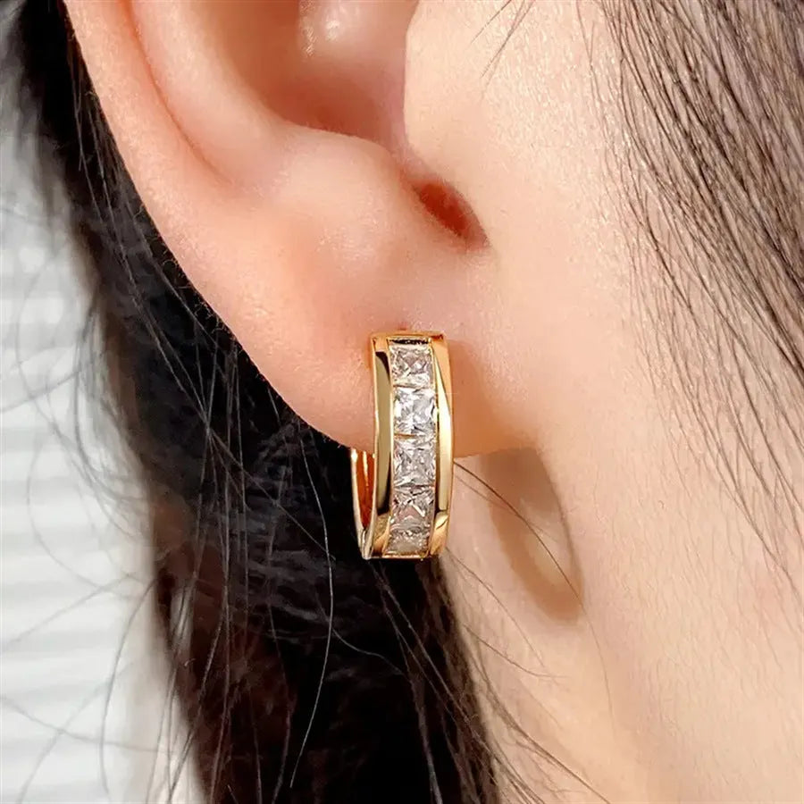 Geometric quadrilateral women's earrings in gold or silver colour with angular copper design