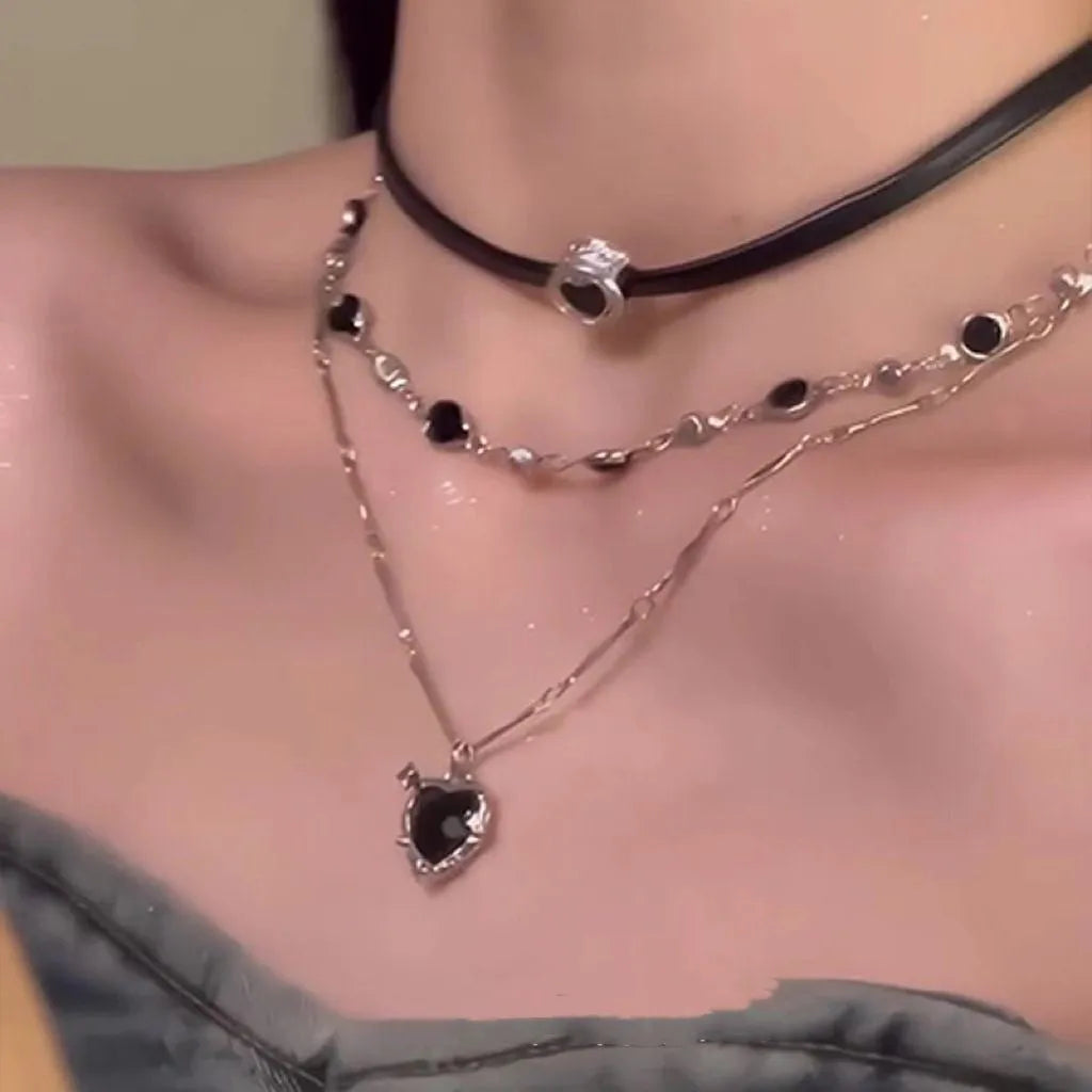 Women's multilayer twin necklace with leather heart pendant and adjustable 41-50cm chain