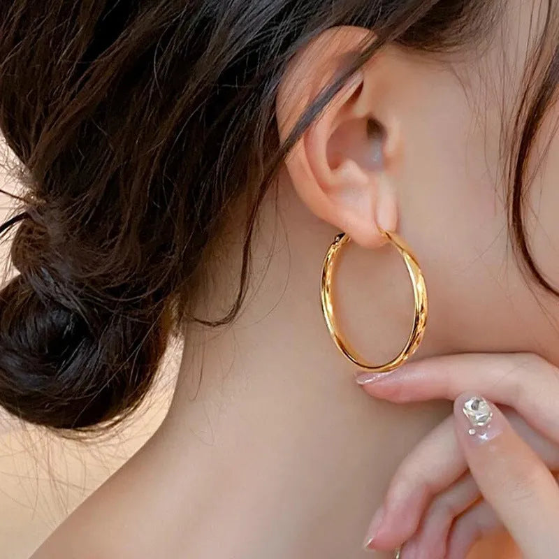 Copper circle earrings with 40mm diameter and electroplated gold or silver finish