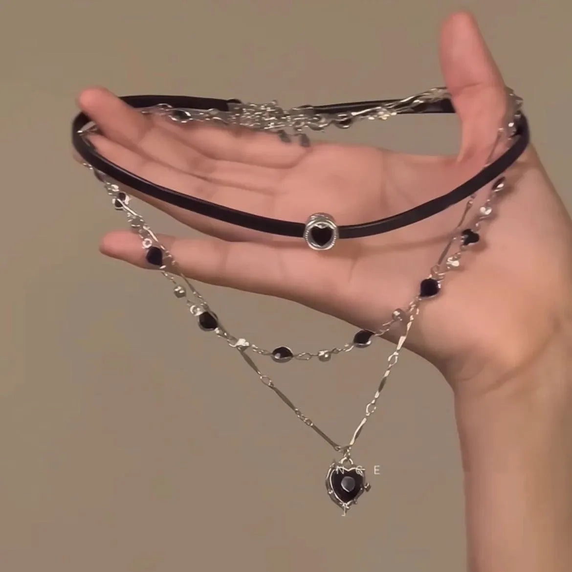 Women's multilayer twin necklace with leather heart pendant and adjustable 41-50cm chain