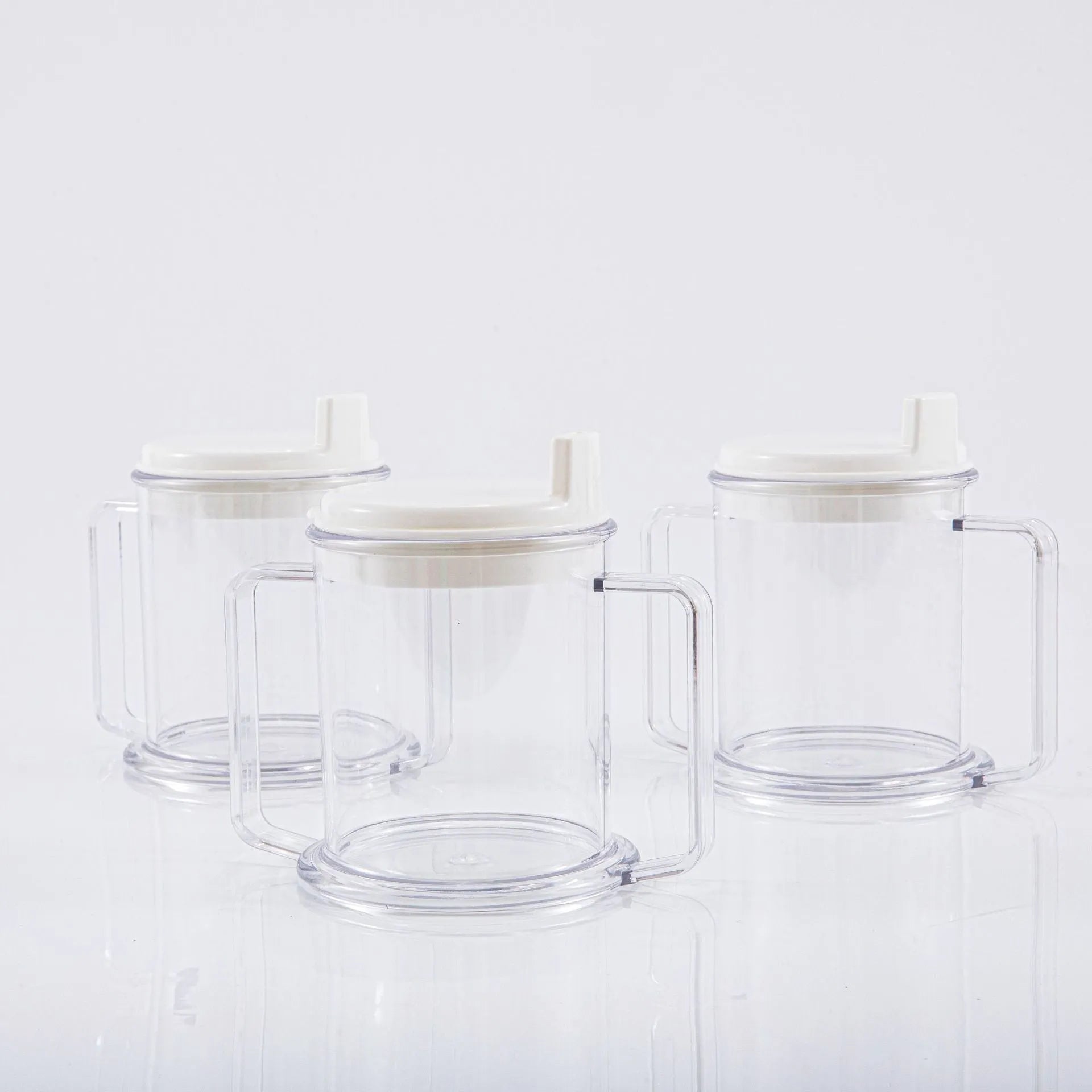Transparent plastic drinking cup with spill-proof lid, 350ml capacity