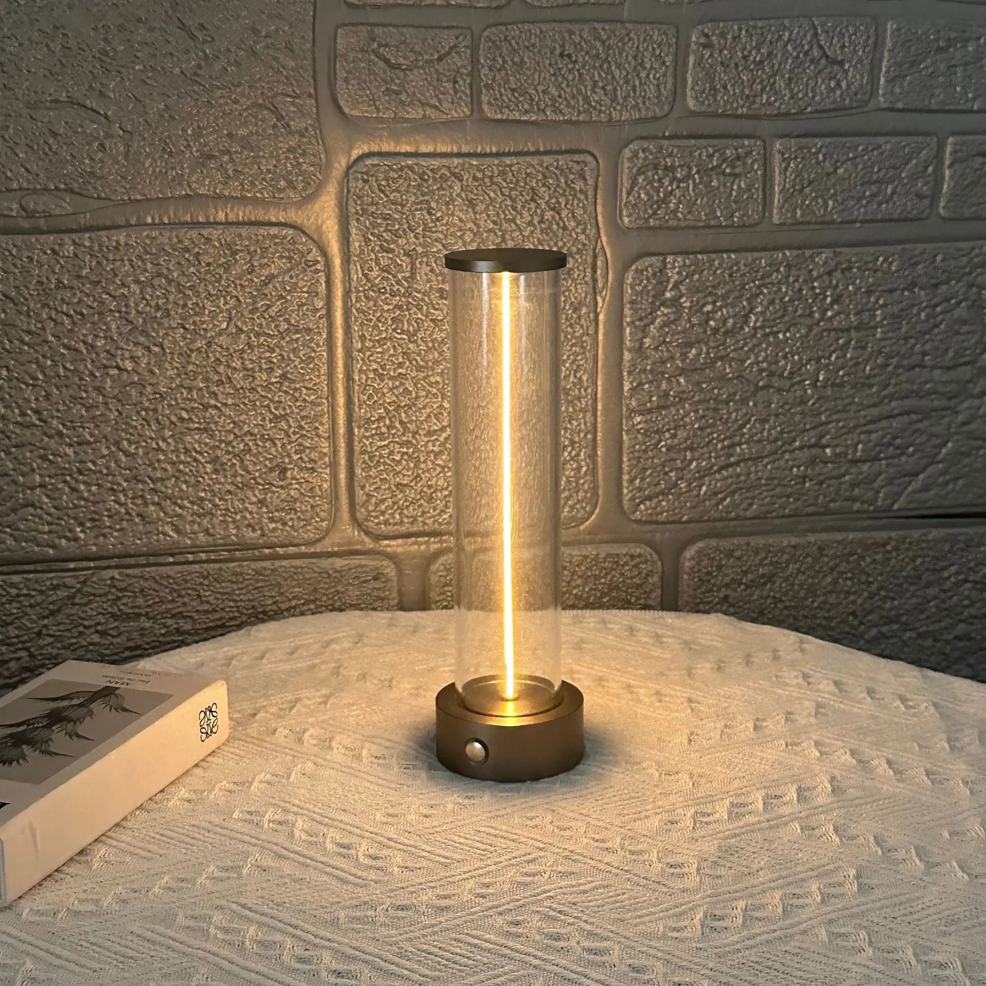 LED magnetic suction light strip with USB cable and colour-changing illumination