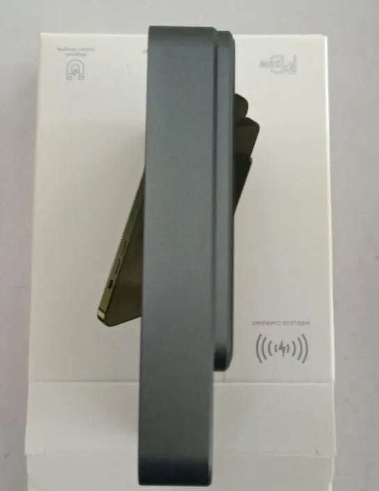 Macsafe magnetic wireless power bank for iPhone 14 in Cangling green with 10000mAh capacity