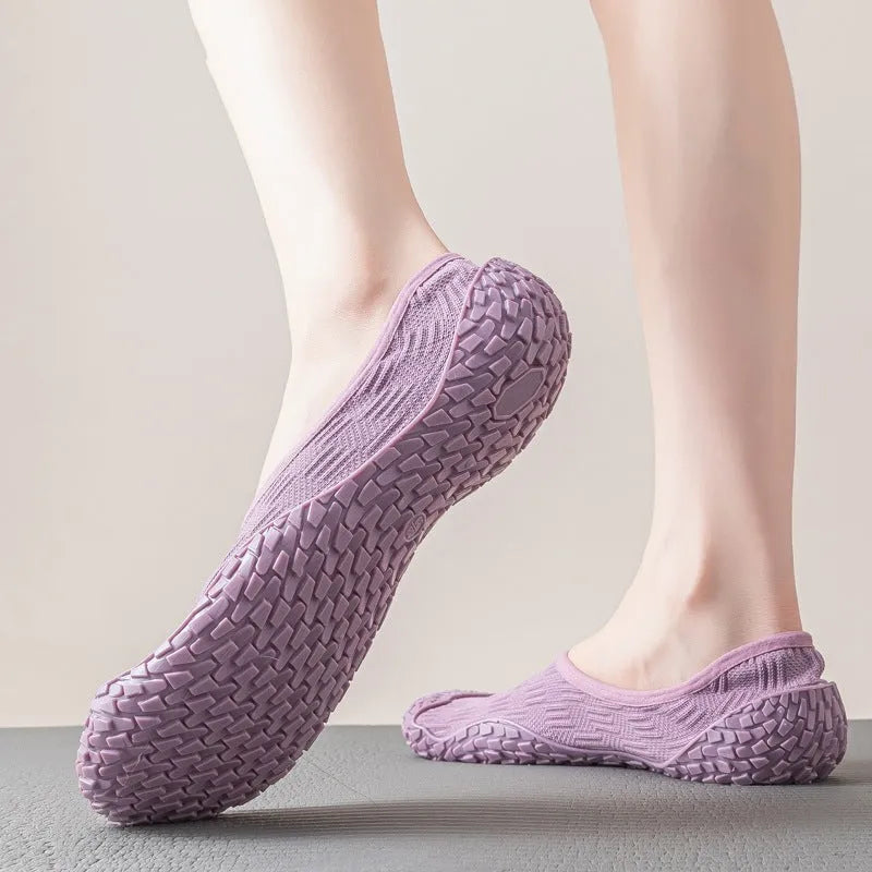 Women's indoor fitness shoe in solid colour with soft bottom, mesh upper, and rubber sole