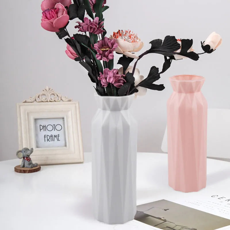 Melamine plastic vase in grey colour with 7.2cm bottom diameter for flower arrangements