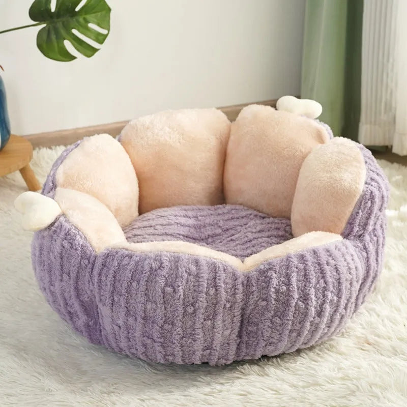 Cactus-shaped cat litter kennel in purple or green, shown in large and small sizes with foldable design