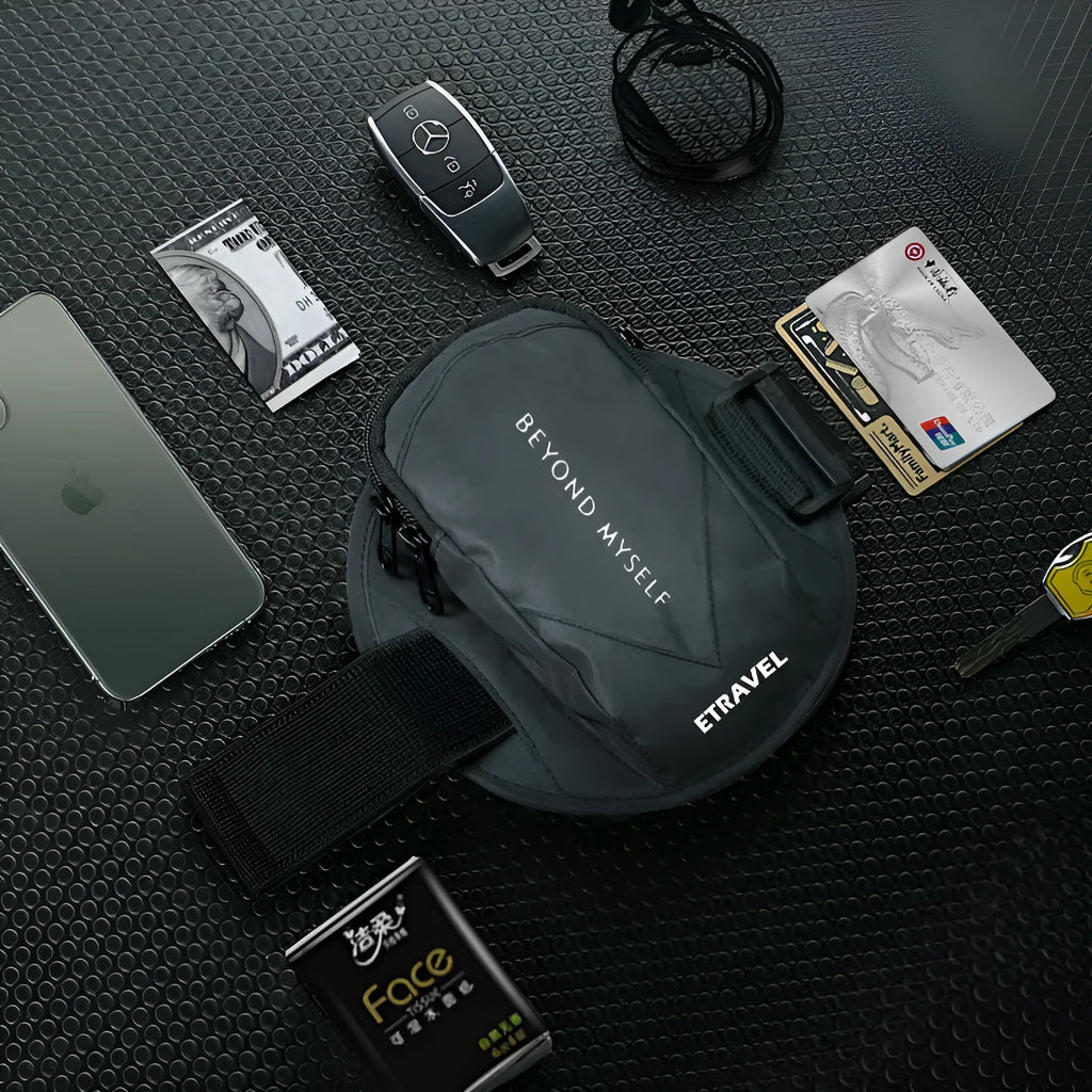 Running arm bag in reflective black colour with 7-inch capacity for smartphones