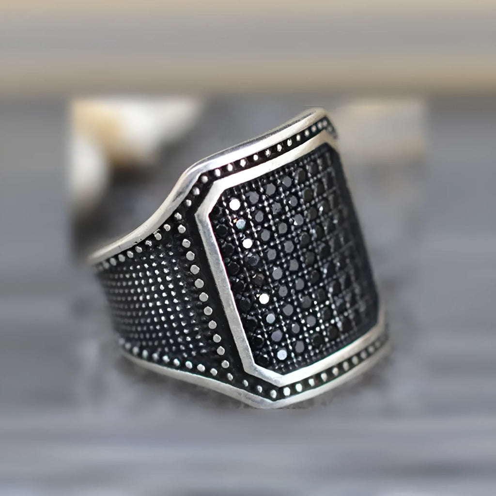 Black electroplated alloy ring with copper inlay and zircon stone in European and American style