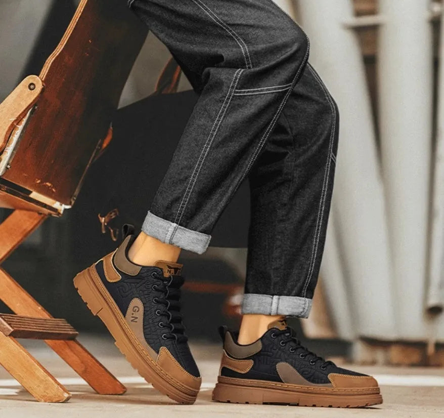 Summer platform casual sneakers with thick rubber sole, black and white colour options, height-increasing design