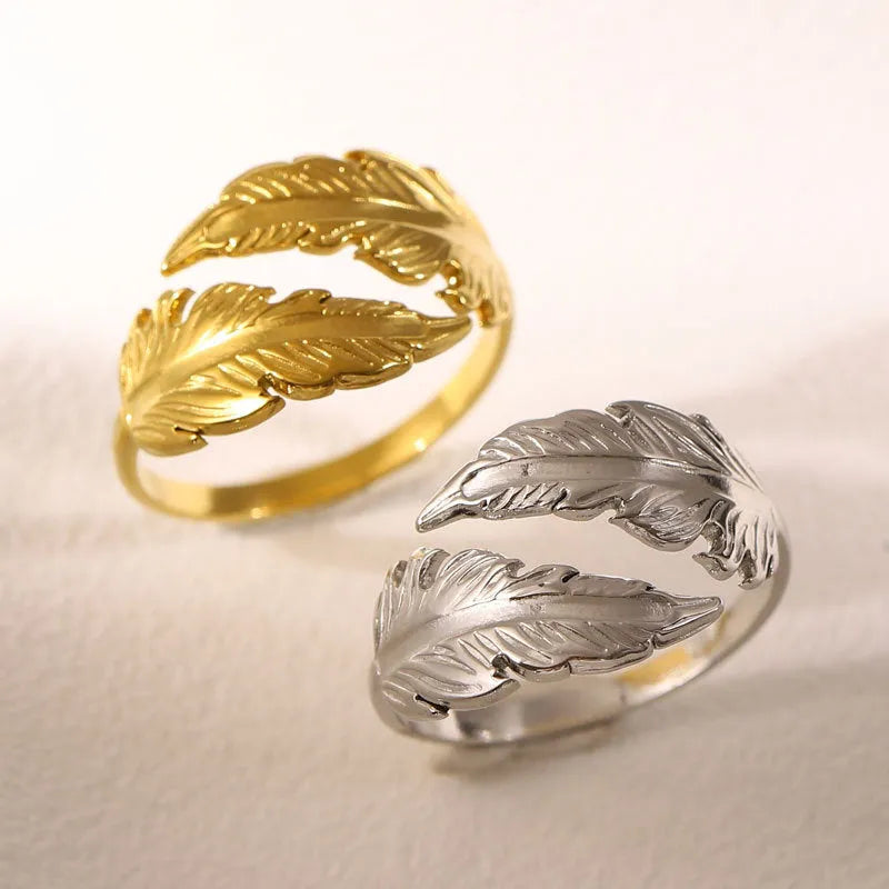 Women's adjustable feather ring in titanium steel with gold electroplated finish featuring number element