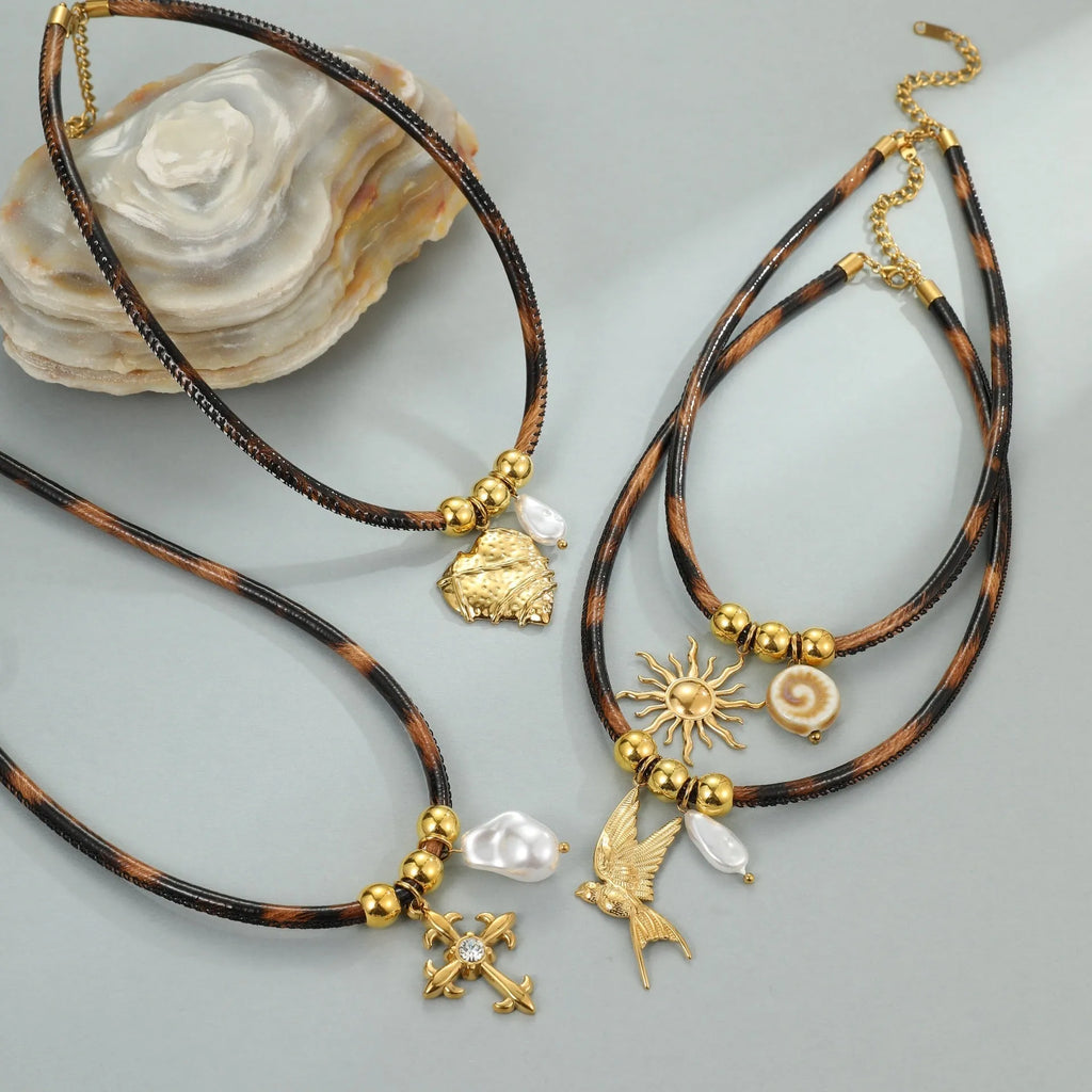 Women's geometric leopard necklace with stainless steel chain and 18K gold electroplated pendant