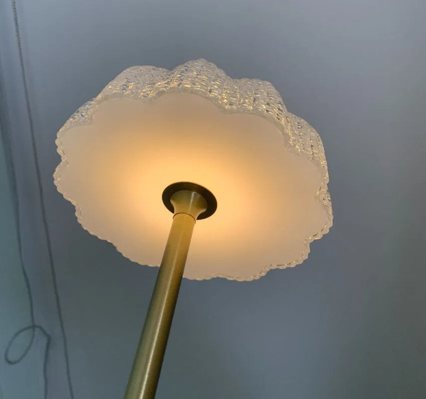 Retro bronze metal table lamp with trichromatic light and electrodeless dimming on desk