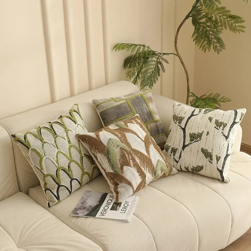 45x45cm square jacquard cushion cover with woven botanical floral pattern in retro Nordic style.