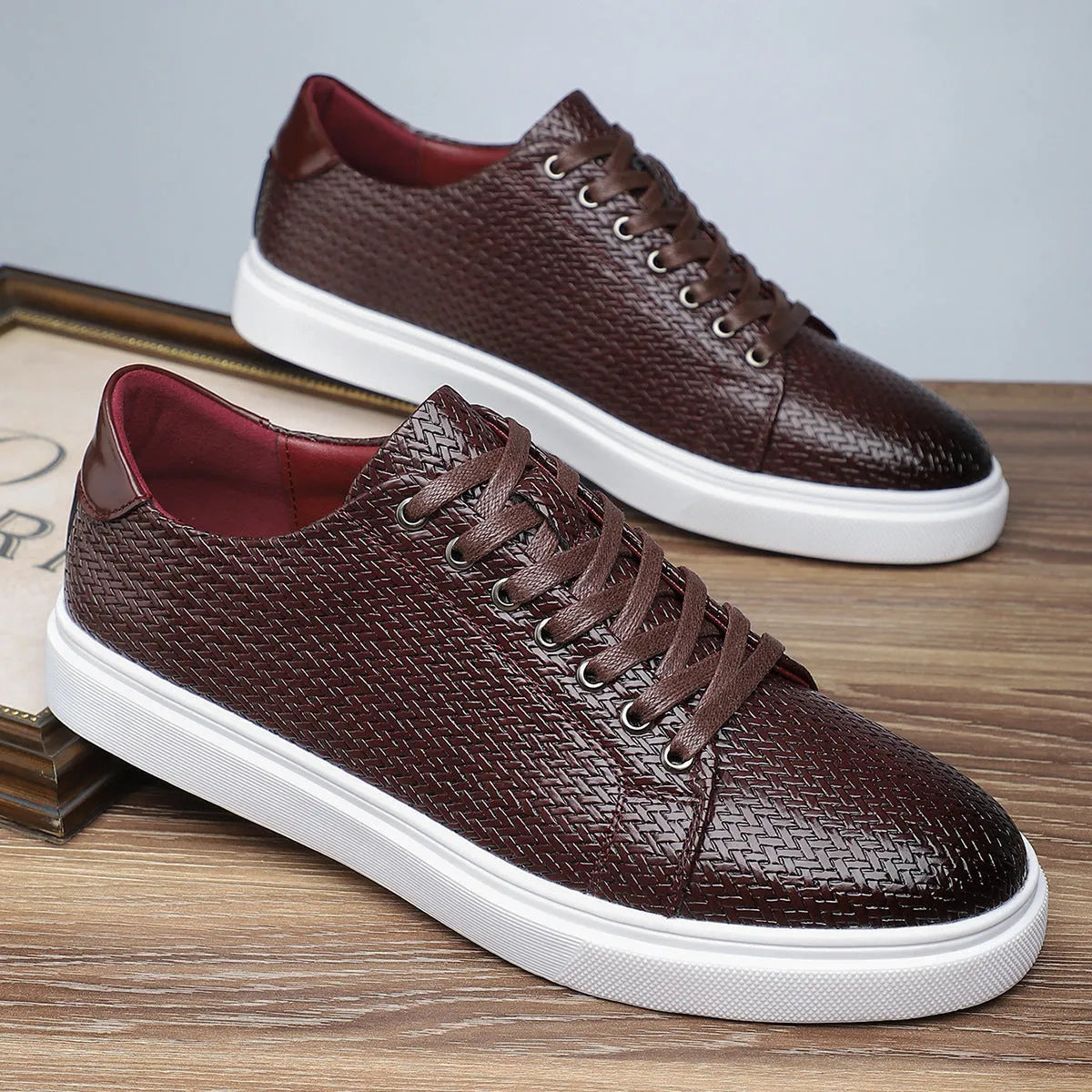 Men's low-top business shoe with artificial PU upper, rubber sole, and stitching detail in black