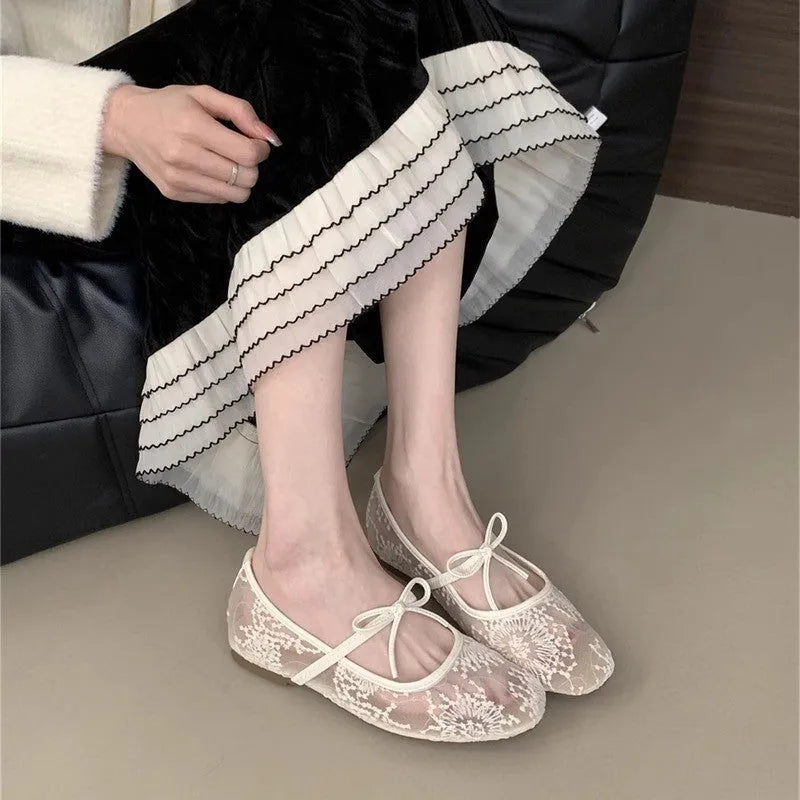 Flat lace mesh Mary Jane evening shoes in pink with rubber sole and mid heel 3-5CM
