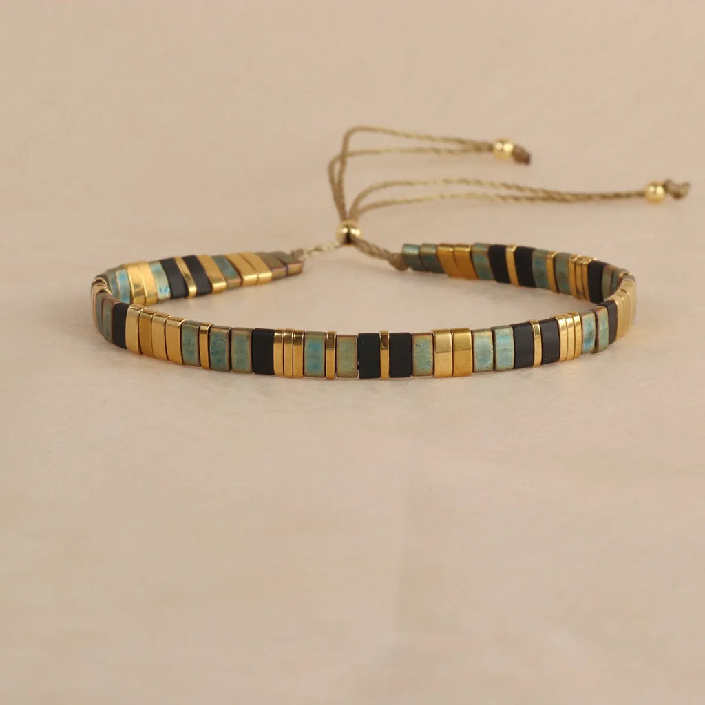 Geometric glass bead bracelet in round design with coloured glaze accents