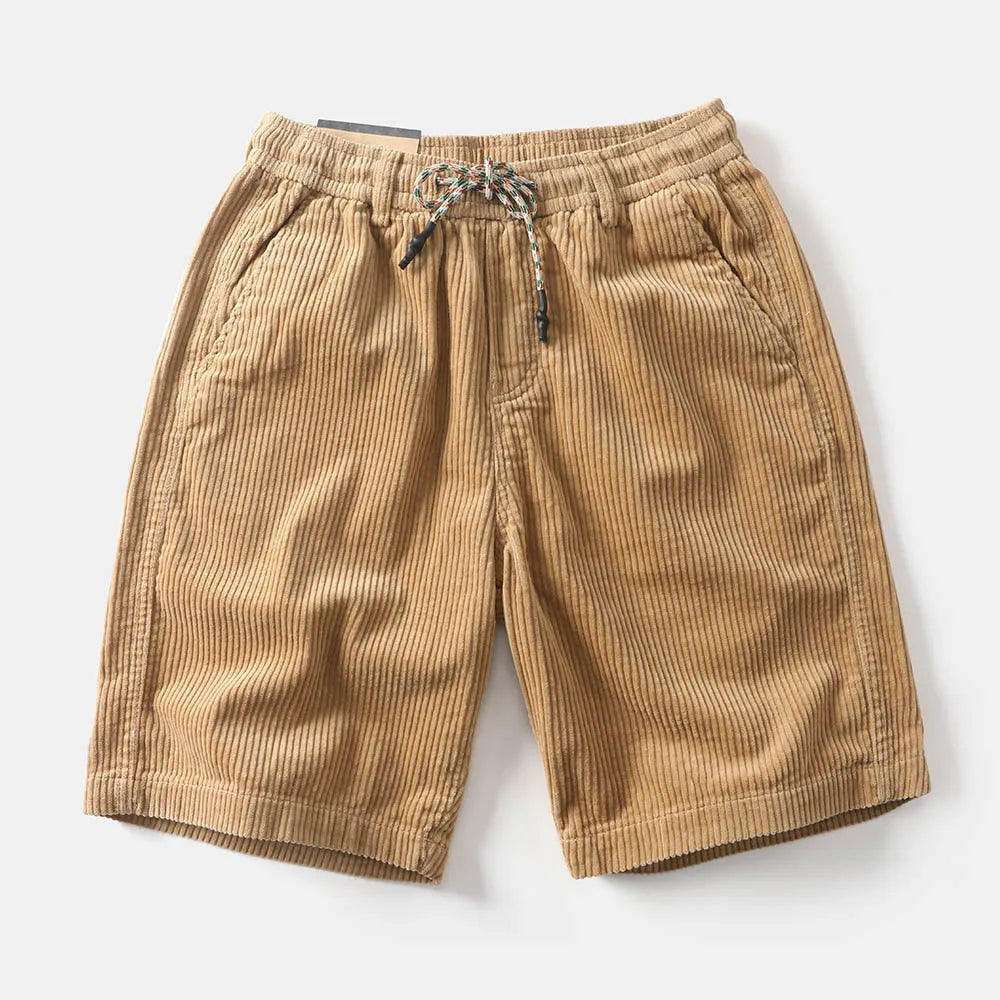 Men's retro American-style cargo shorts in straight leg cut with cargo pockets