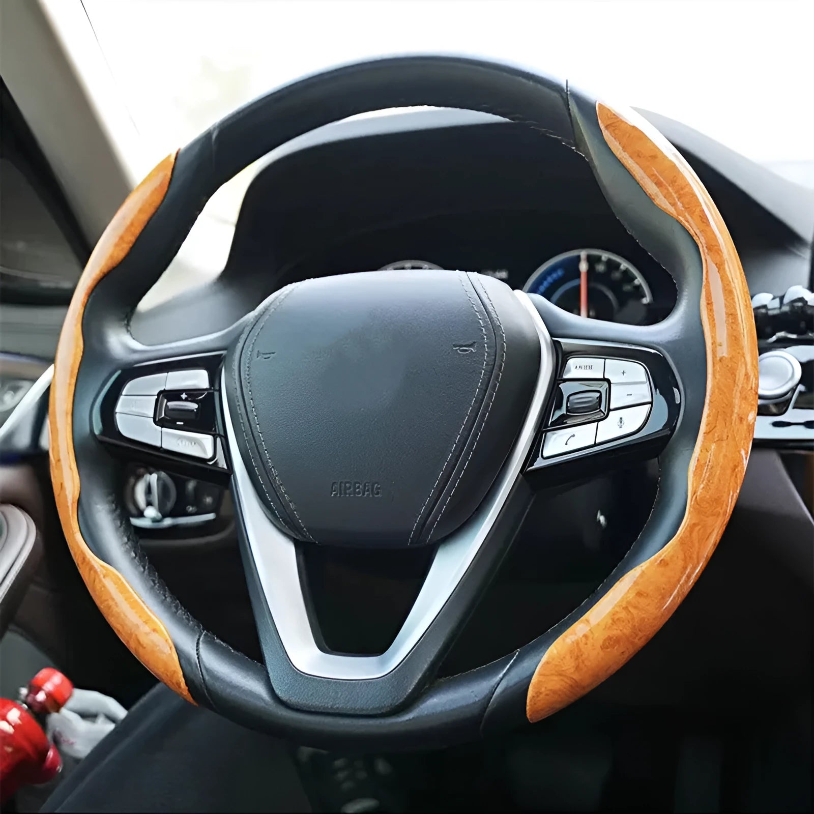 Artificial leather steering wheel sleeve in sports style for 38cm diameter wheels.