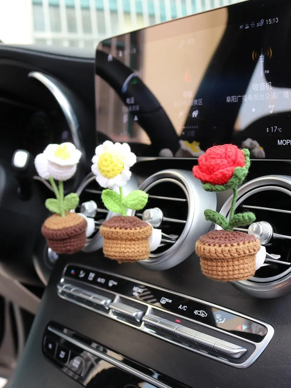 Creative wool potted plant car air outlet clip aromatherapy pendant in floral tone, 4x8cm