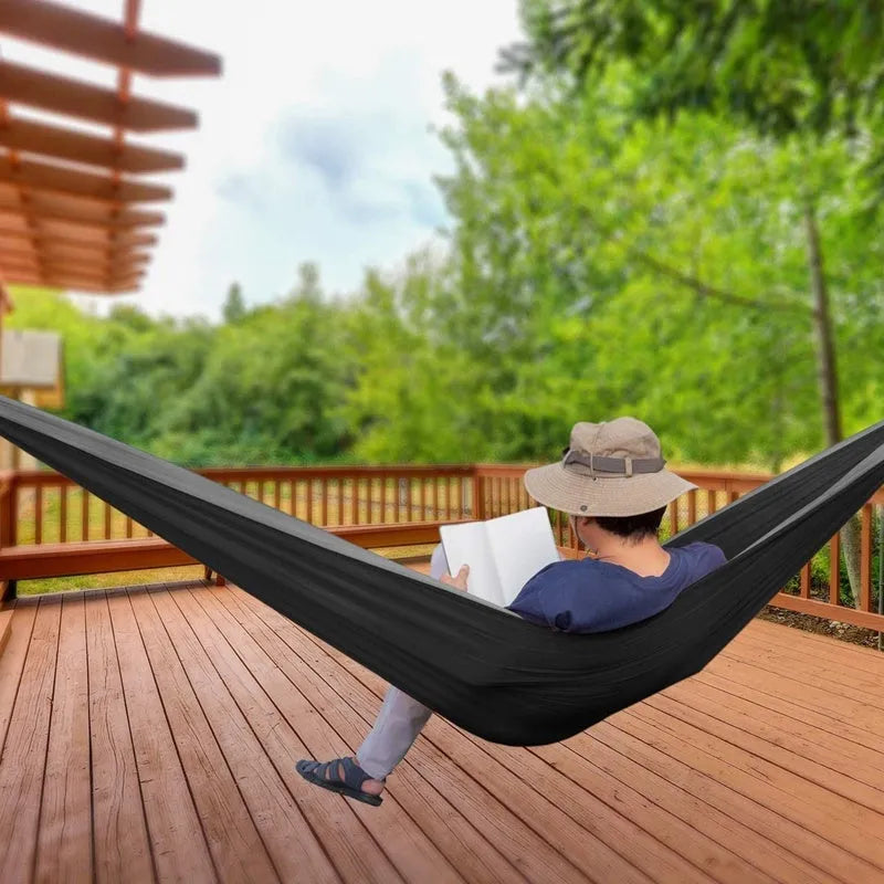 Double parachute hammock 300x200cm in 210T nylon with tree straps on a tree
