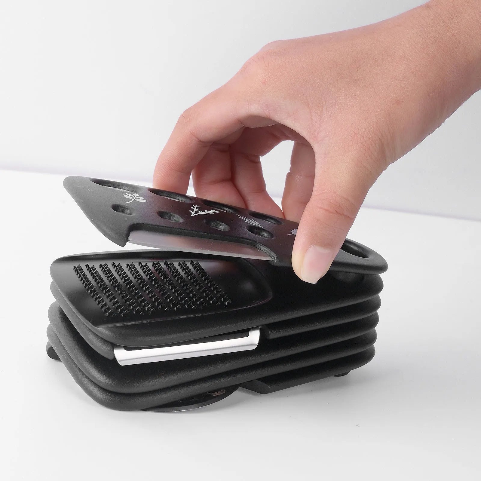 6 stackable kitchen gadgets with PP handles and stainless steel parts in a colour box