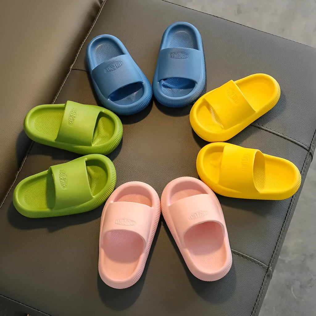 Children's EVA slippers with mixed colour upper and injection-moulded slip-resistant sole