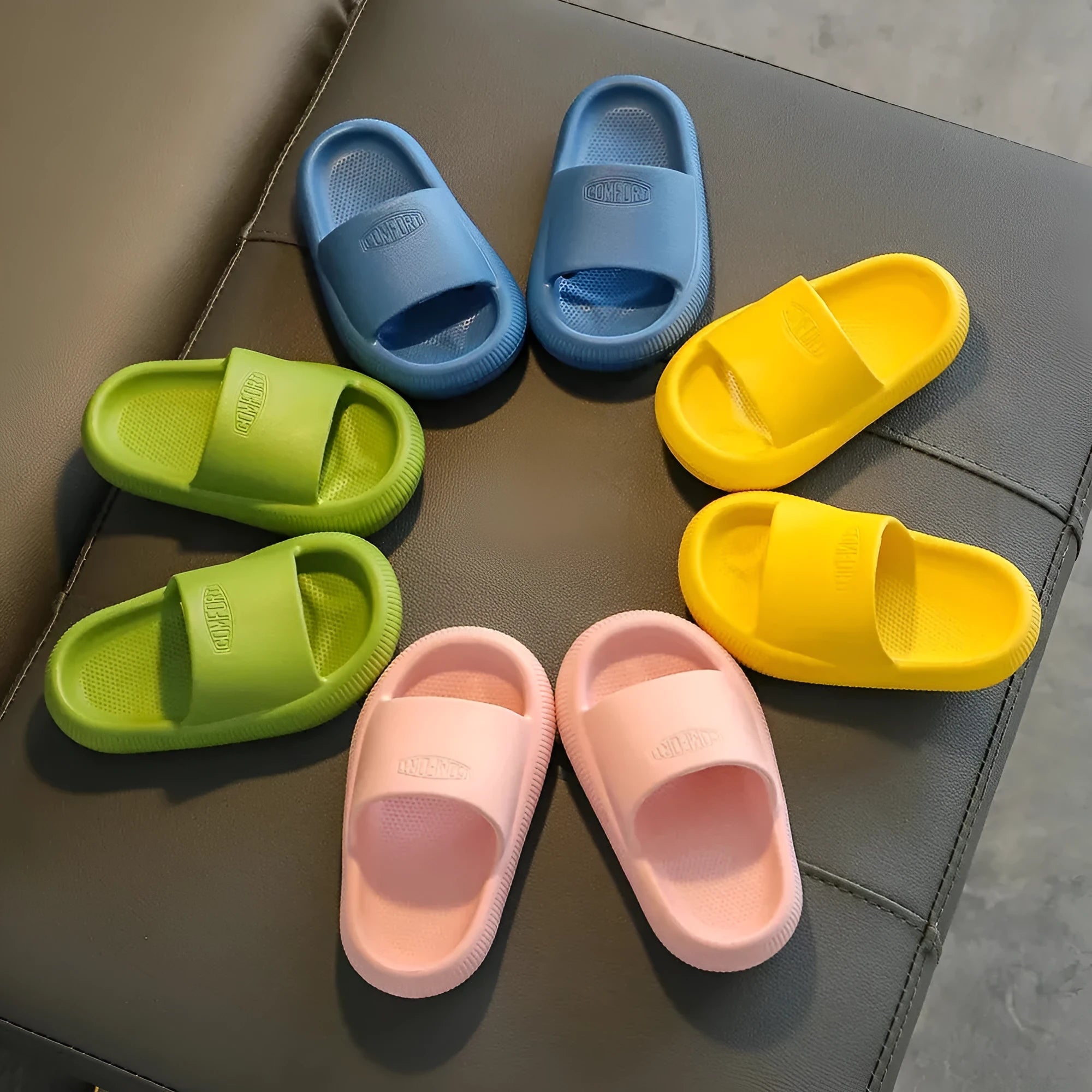 Children's EVA slippers with mixed colour upper and injection-moulded slip-resistant sole