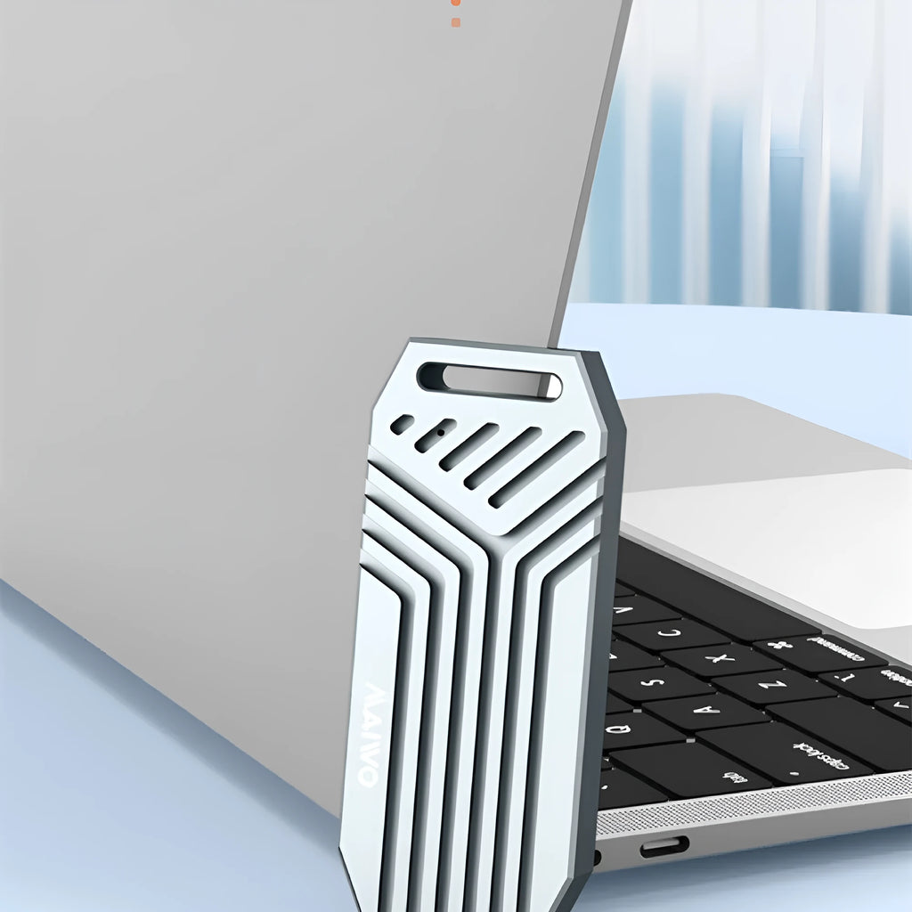 Thunderbolt 4 external SSD enclosure in aluminium alloy case with optional cooling fan