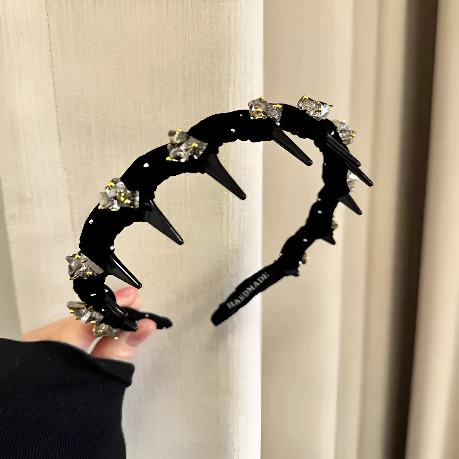 Red velvet hairband with crystal details, high-head non-slip design for ponytails.