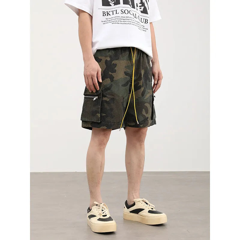 Men's camouflage multi-pocket workwear shorts mid waist cropped length side view