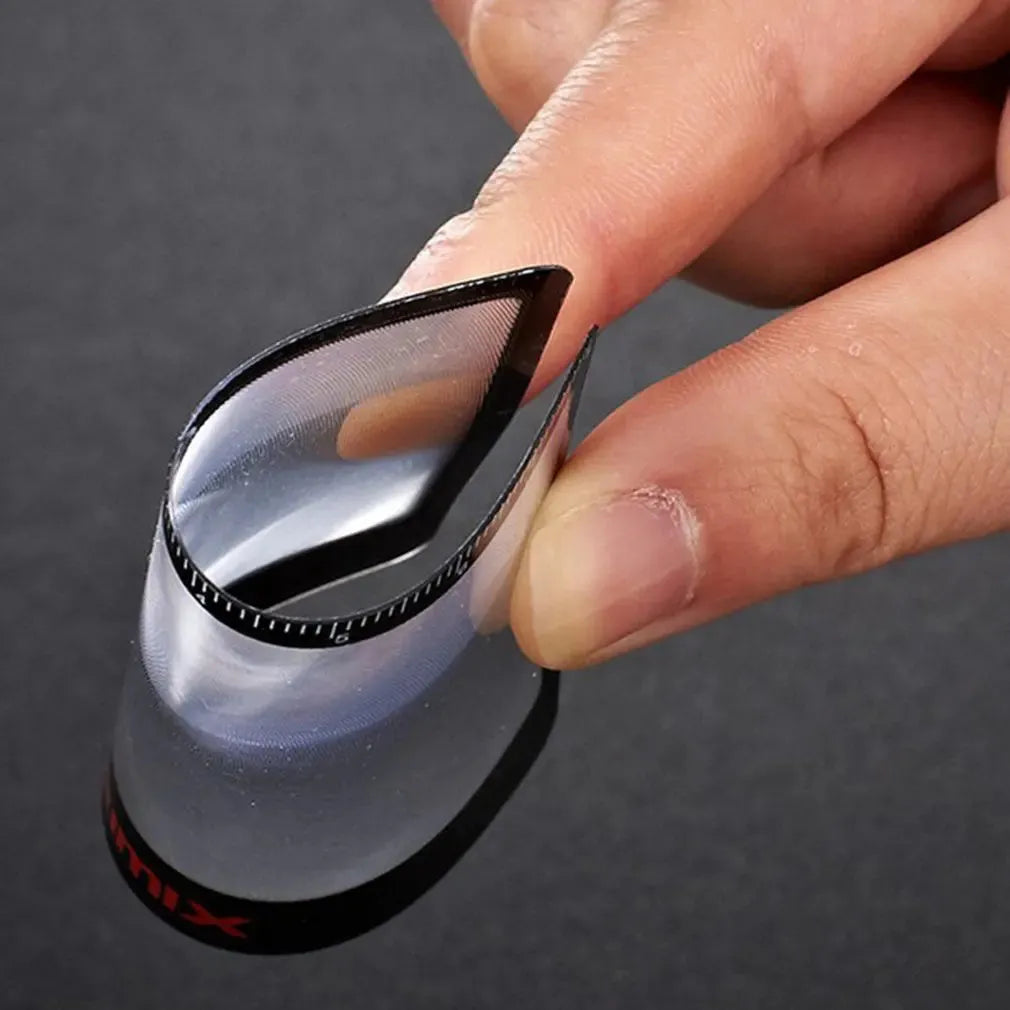 Portable card magnifier with HD plastic lens in Black and White for outdoor reading