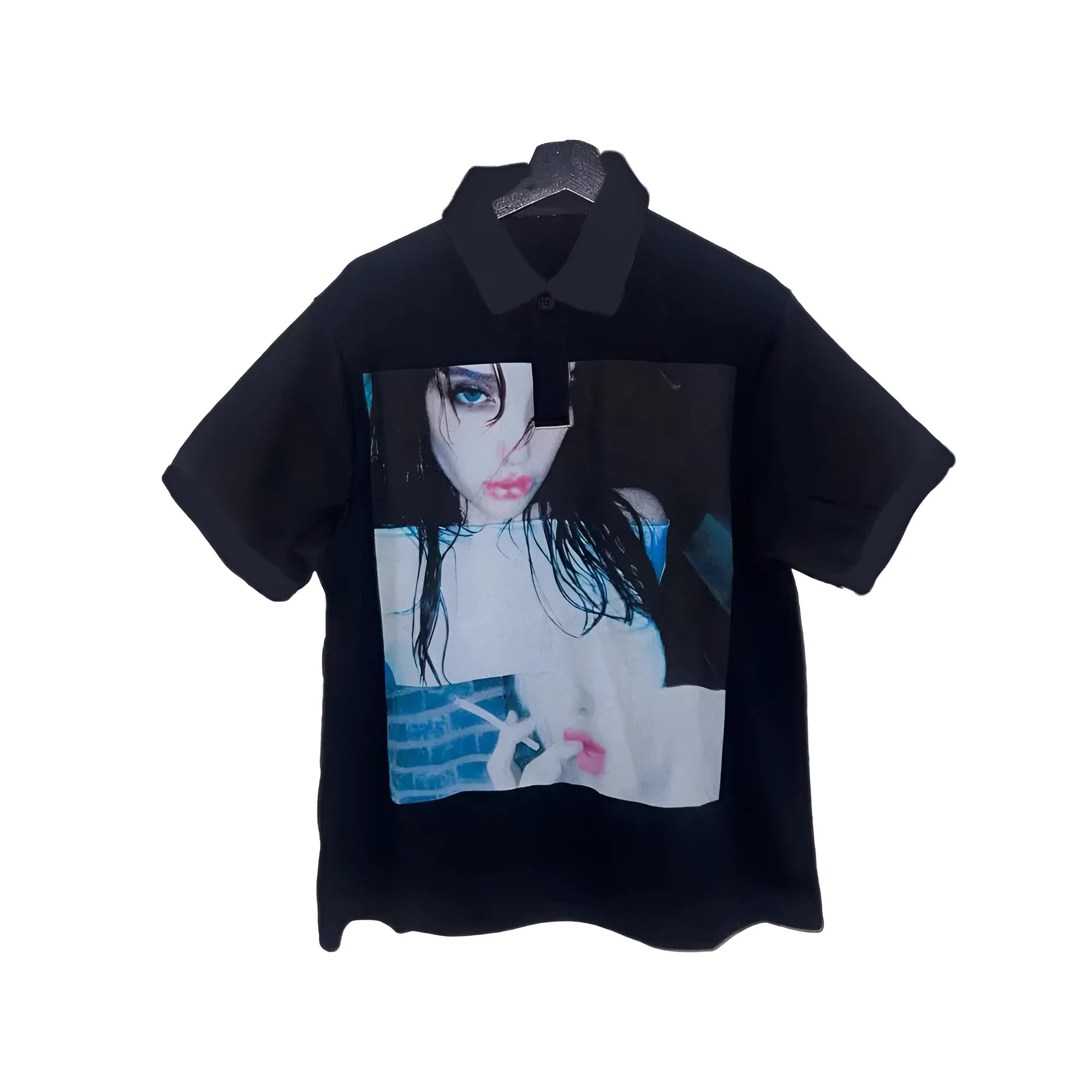 Short-sleeved polyester polo shirt with printed pattern in straight cut
