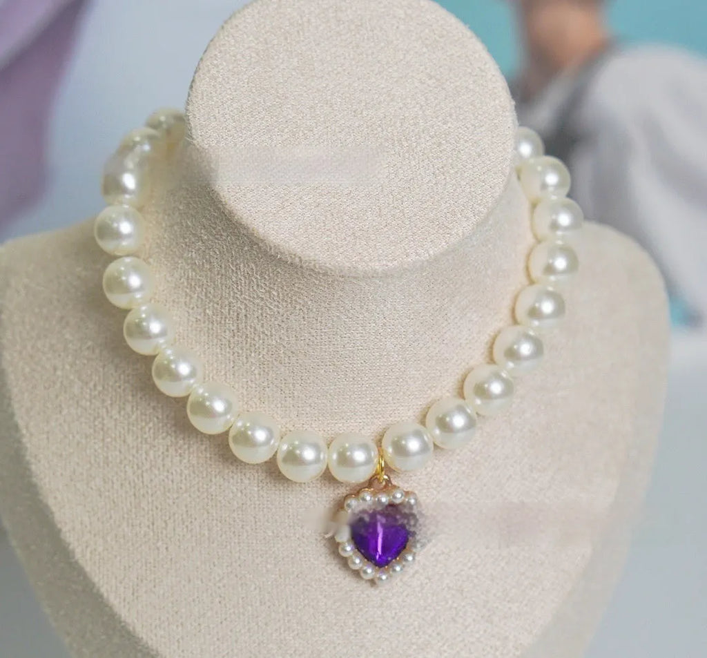 Pearl necklace love gem cat collar in single layer pink on a light background