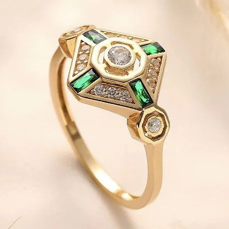 Square geometric ins-style emerald diamond ring in lvzuan colour on a white background.