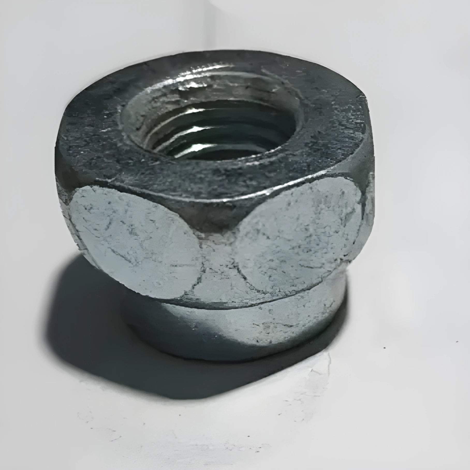 Ouma aluminium weeding head for brush cutter, showing threaded socket for mower head attachment