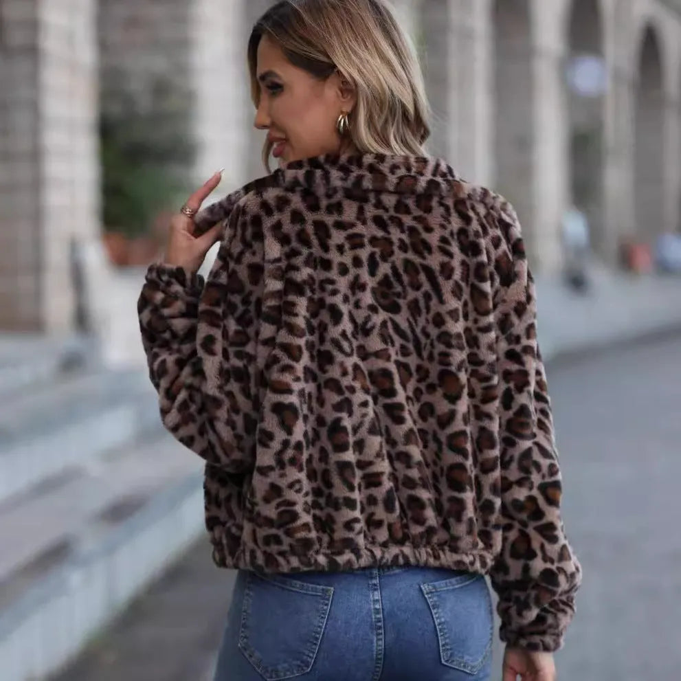 Women's leopard print plush coat with front zip and raglan sleeves in loose fit