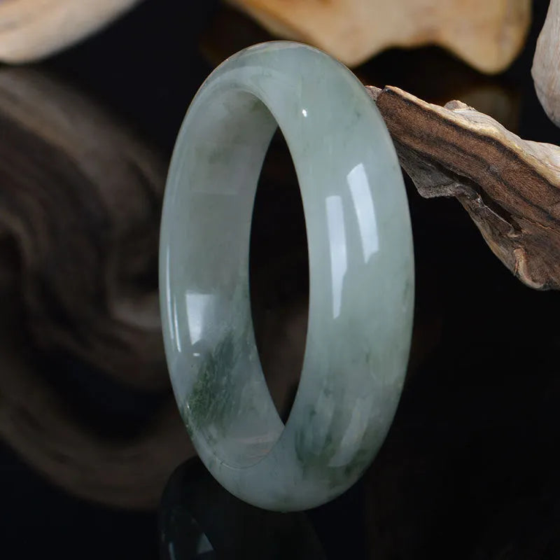 Natural Jinsi jade round bangle bracelet in Chinese style, polished surface