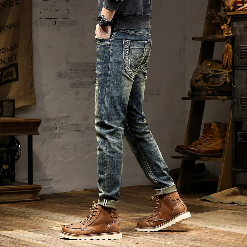 Men's slim fit jeans in retro colour with stretch denim and zip fly closure