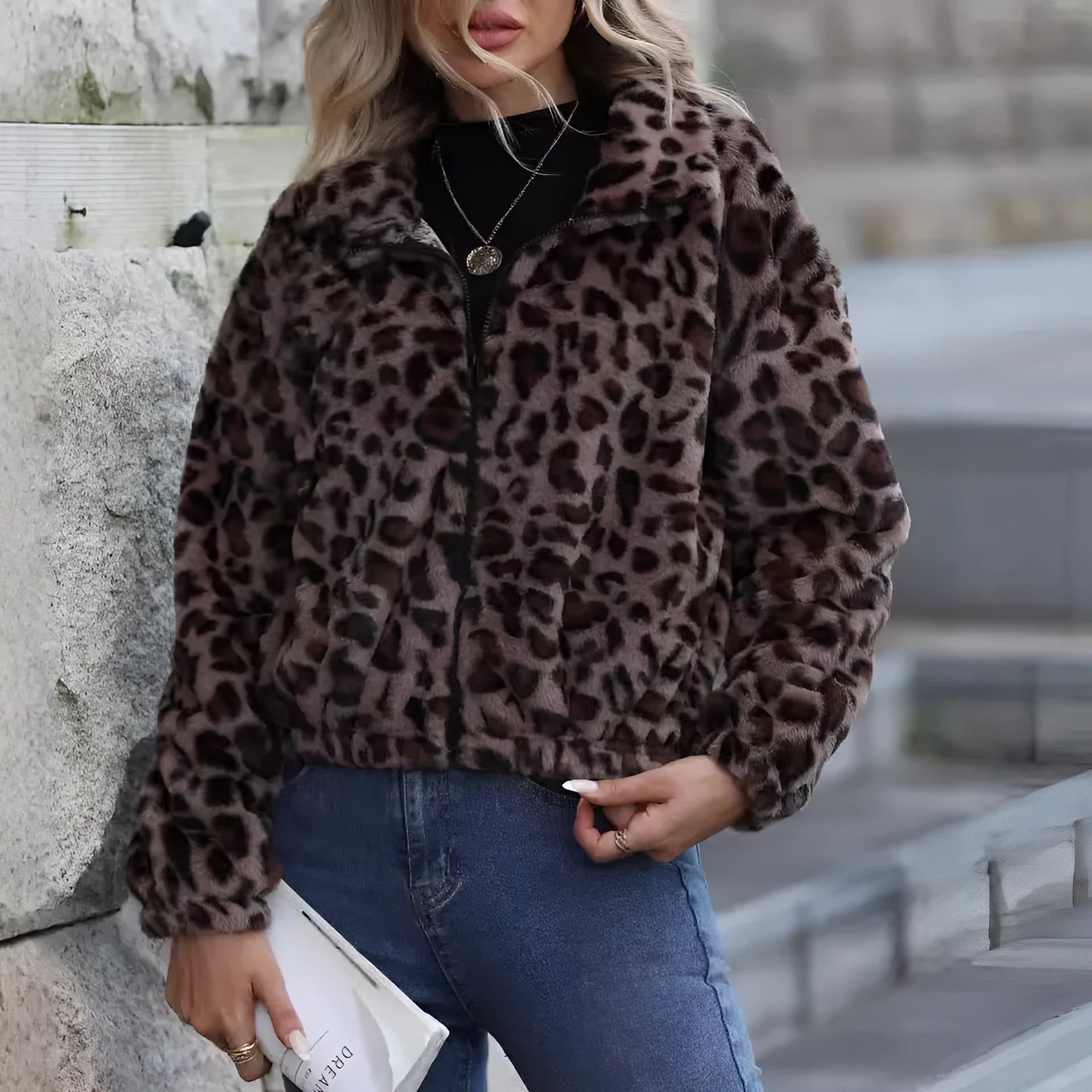 Women's leopard print plush coat with front zip and raglan sleeves in loose fit