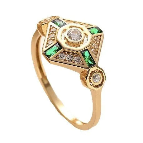 Square geometric ins-style emerald diamond ring in lvzuan colour on a white background.