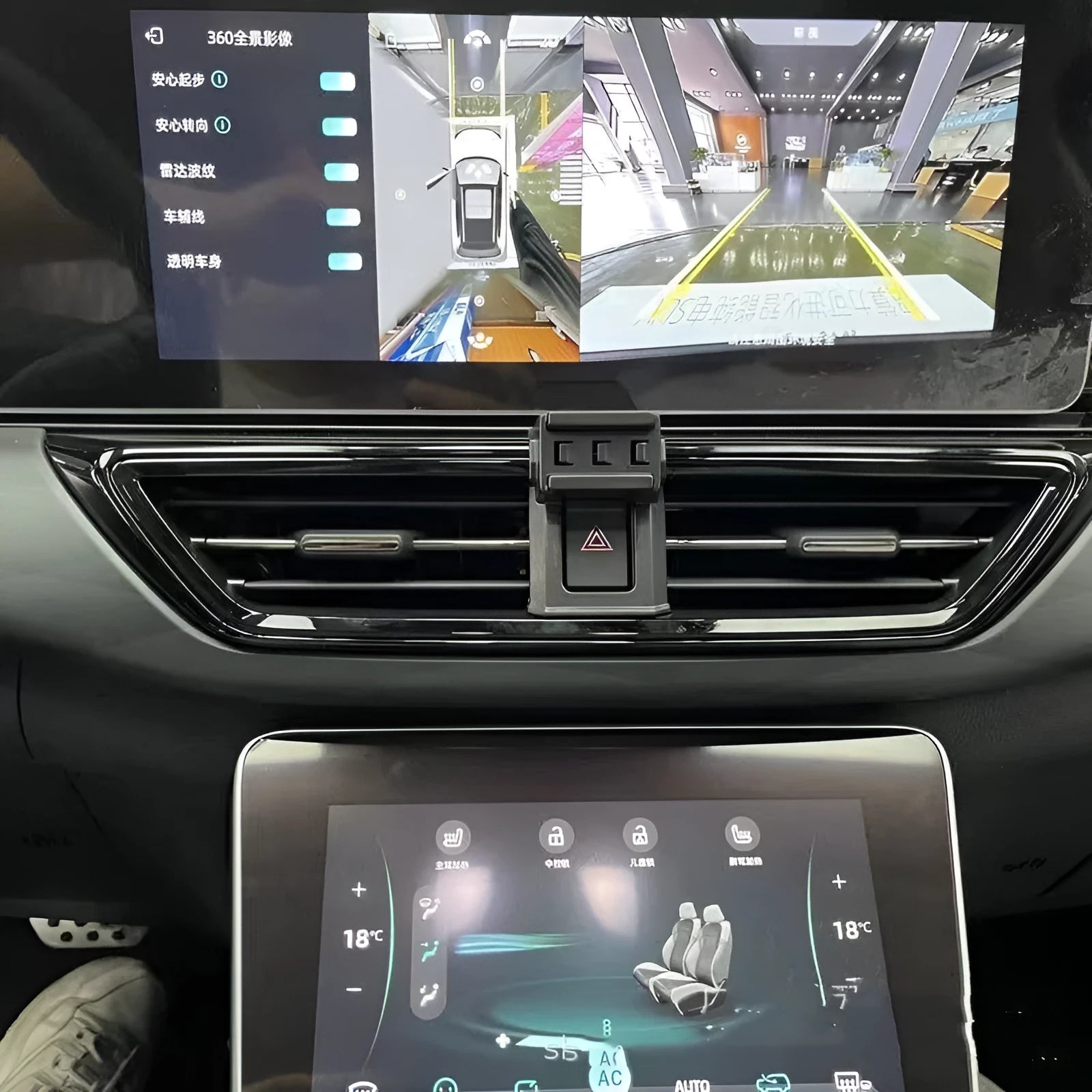 GOODWAY car mobile phone holder with 360-degree rotation mounted on dashboard