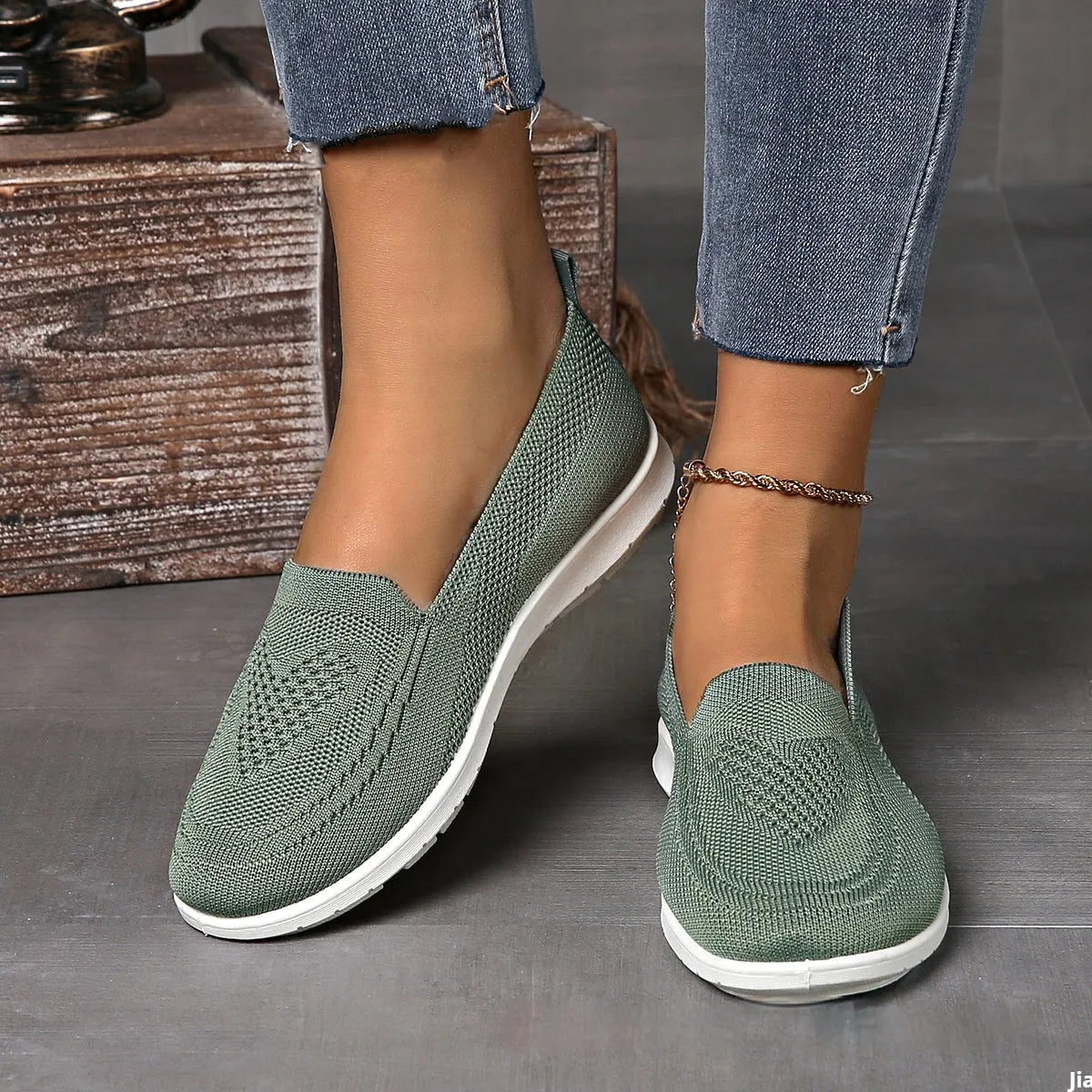 Plus size women's casual flat cloth shoes with heart-shaped pattern, mesh lining, low-top design, multiple colour options